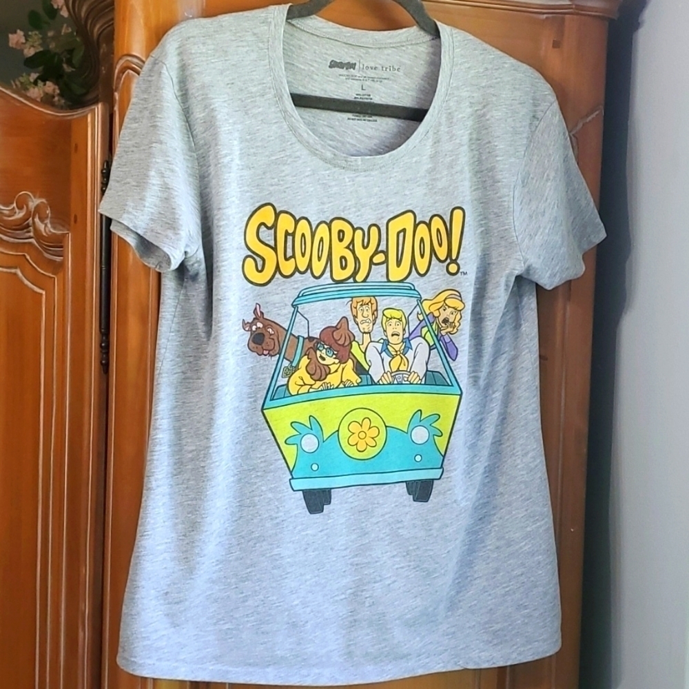 SCOOBIE-DOO! Women's Vintage gray tee. BY SCOOPY-DOO LOVE TRIBE.